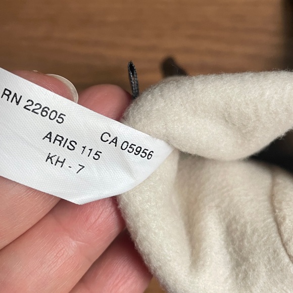 Isotoner Women's Brown 
Leather Fleece Lined Gloves Size 7.5 - Picture 5 of 5